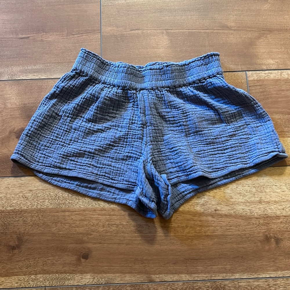 So blue casual shorts